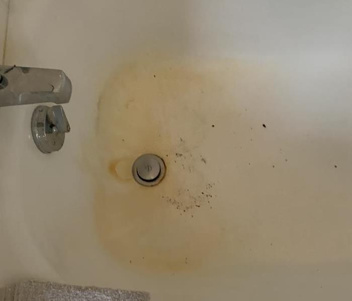 Dirty bathtub at a rental home in Clnton, SC 