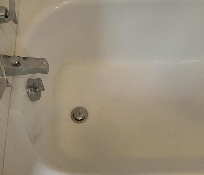 Clean Bathtub after a general cleaning in Clnton, SC 